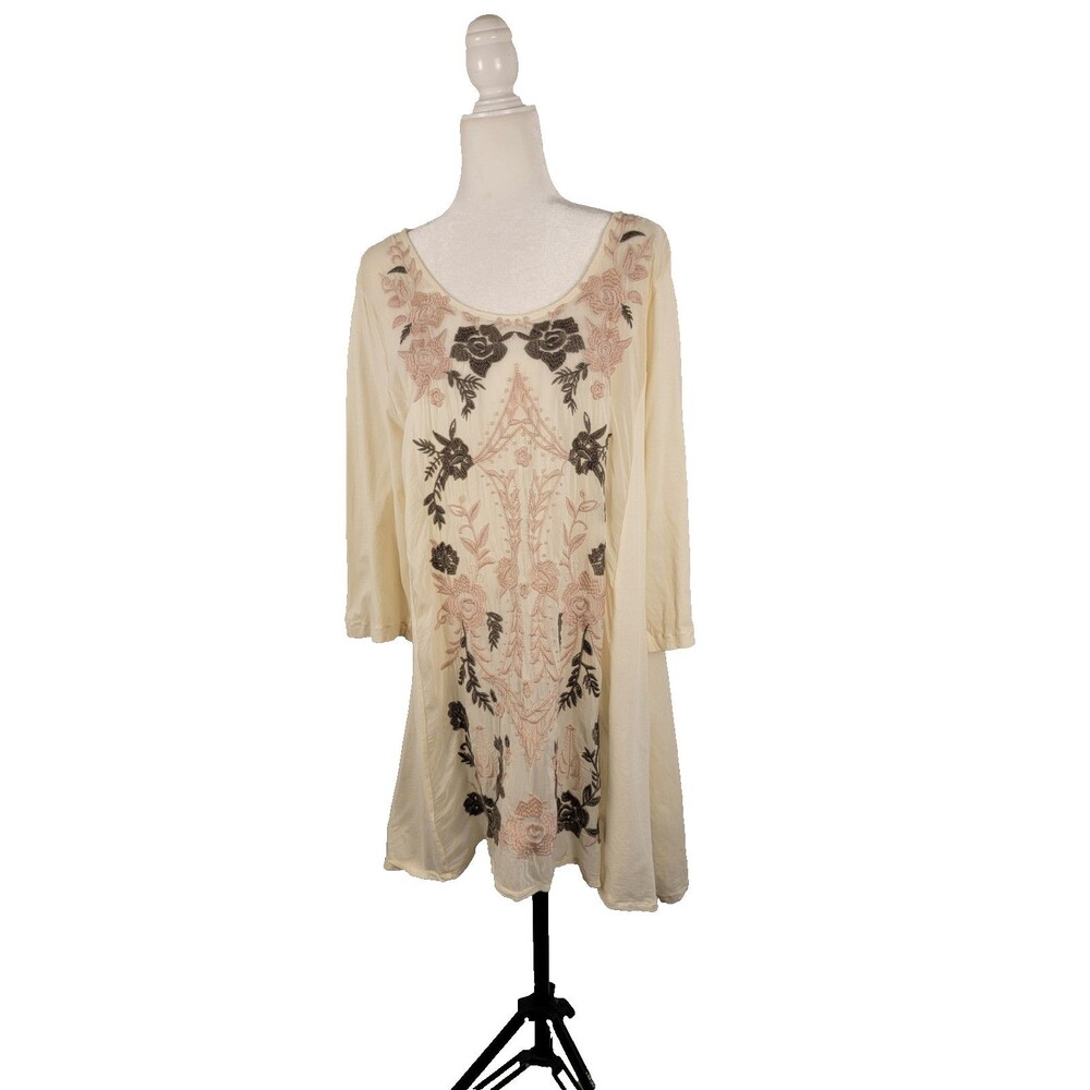 Johnny Was Women's Embroidered Cream Floral Tunic Top Size XL with 3/4 Sleeves